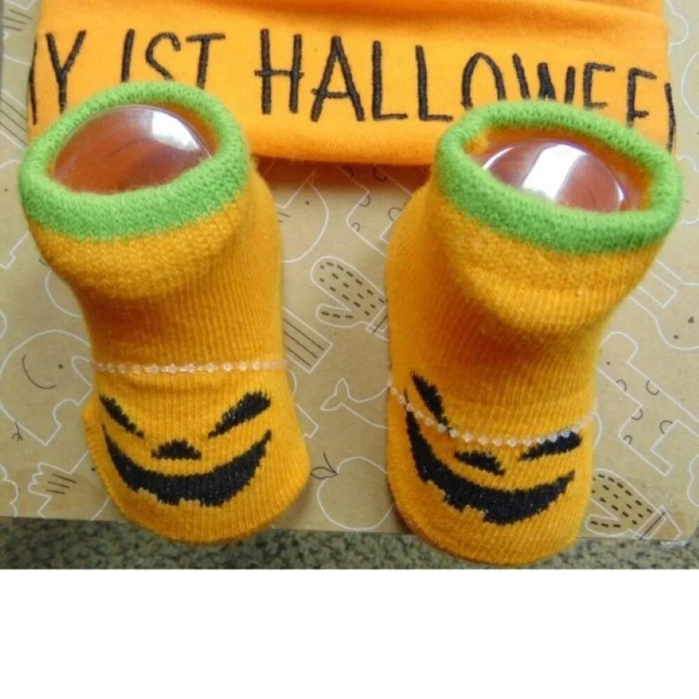 Carters Infant My First Halloween Hat & Booties 0/6 months Orange Pumpkin Unisex - Picture 3 of 4